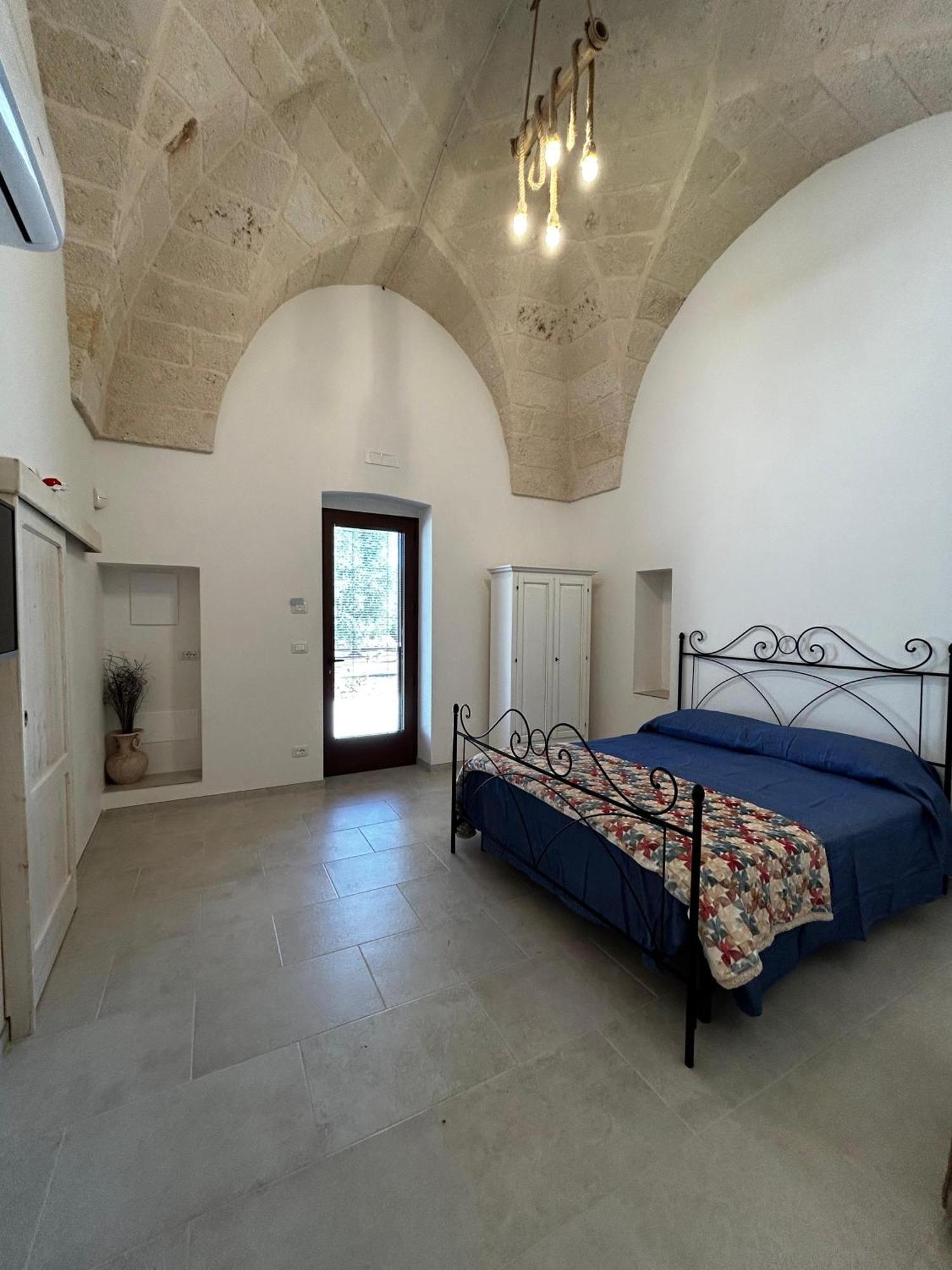 Il Trullo Di Bina Bed & Breakfast Pezze Di Greco Eksteriør bilde